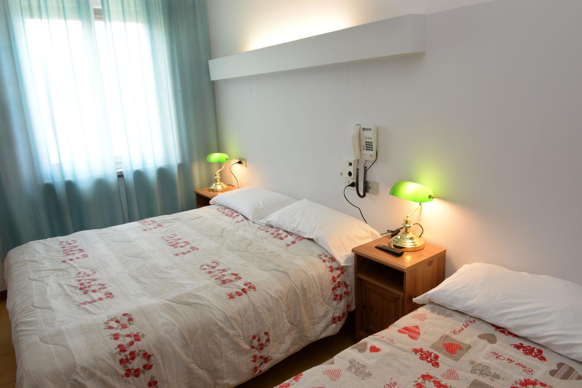 Hotel Puntabella Варацце Екстер'єр фото