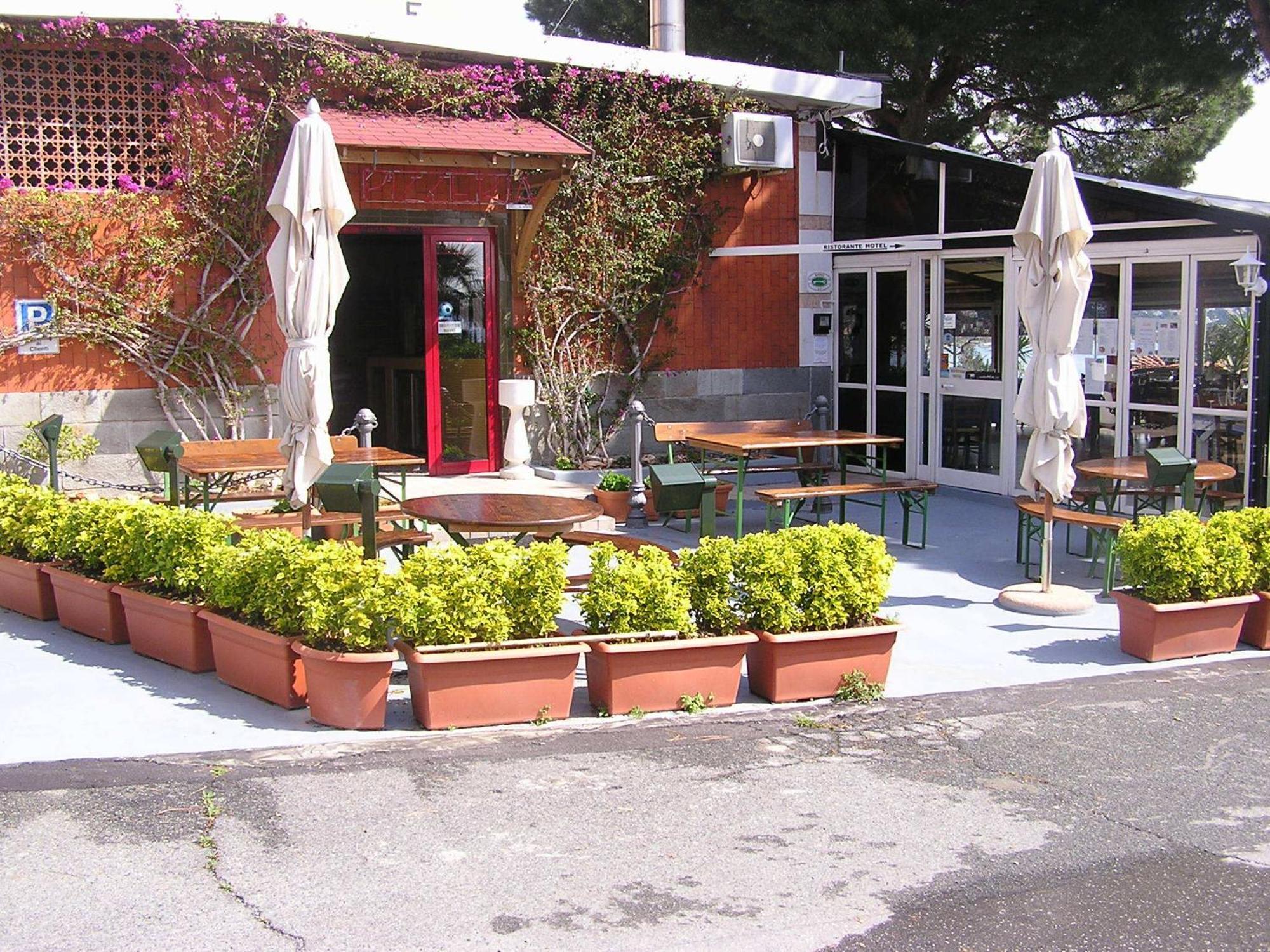 Hotel Puntabella Варацце Екстер'єр фото