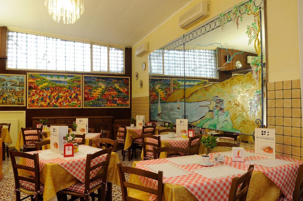 Hotel Puntabella Варацце Екстер'єр фото