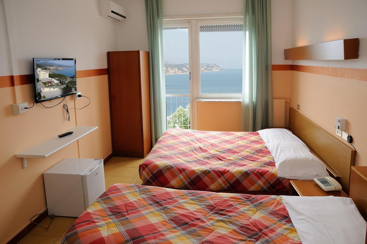 Hotel Puntabella Варацце Екстер'єр фото