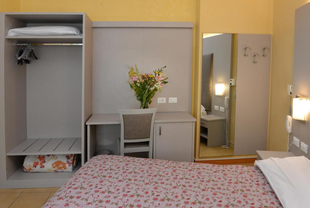 Hotel Puntabella Варацце Екстер'єр фото